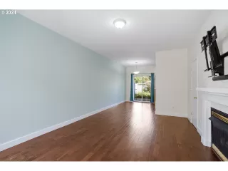 Photo #3: 24537611 Listing