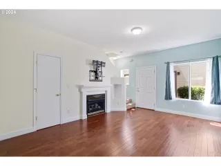 Photo #5: 24537611 Listing