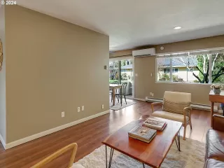 Photo #4: 24537614 Listing