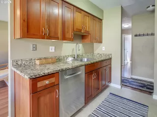 Photo #6: 24537614 Listing