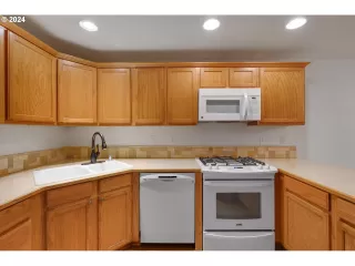 Photo #4: 24541071 Listing