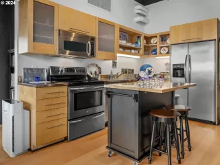 Photo #5: 24541141 Listing