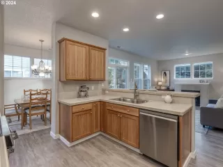 Photo #4: 24541271 Listing