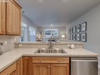 Photo #5: 24541271 Listing