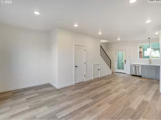 Photo #4: 24542670 Listing