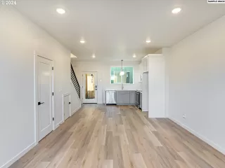 Photo #5: 24542670 Listing