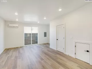 Photo #6: 24542670 Listing