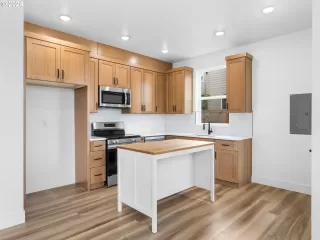 Photo #4: 24544143 Listing