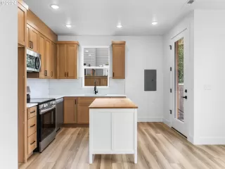 Photo #5: 24544143 Listing