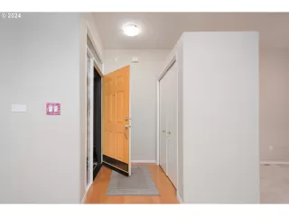 Photo #4: 24544939 Listing