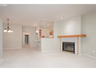 Photo #5: 24544939 Listing