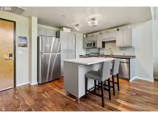 Photo #2: 24545514 Listing