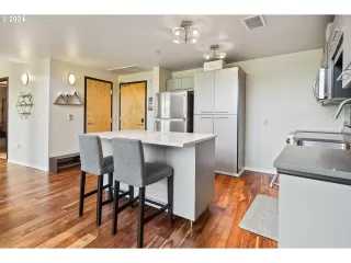 Photo #3: 24545514 Listing