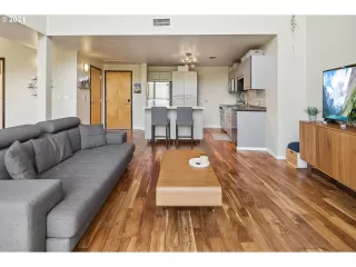 Photo #6: 24545514 Listing