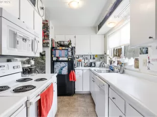 Photo #6: 24545578 Listing 