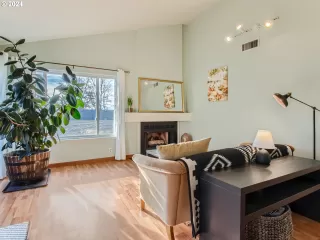 Photo #5: 24545599 Listing 