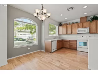 Photo #5: 24545928 Listing 
