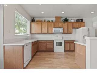 Photo #6: 24545928 Listing 
