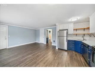 Photo #6: 24545967 Listing