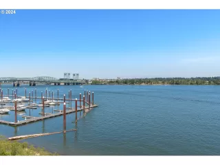 Photo #4: 24546888 Listing