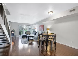 Photo #6: 24546923 Listing 