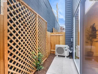 Photo #5: 24547040 Listing