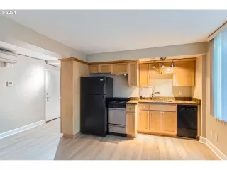 Photo #6: 24547227 Listing 