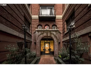 More Details about MLS # 24547592 : 1829 NW LOVEJOY ST 303