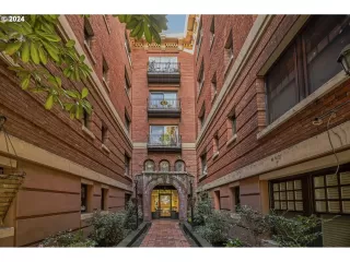 Photo #4: 24547592 Listing