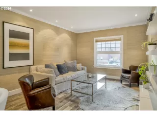 Photo #5: 24547592 Listing