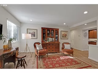 Photo #4: 24547914 Listing