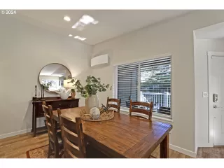 Photo #5: 24547914 Listing