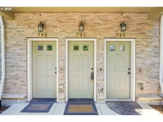 Photo #4: 24547962 Listing