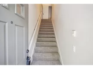 Photo #5: 24547962 Listing