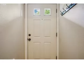 Photo #6: 24547962 Listing