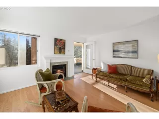 Photo #6: 24548355 Listing 