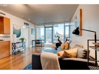 Photo #1: 24548618 Listing