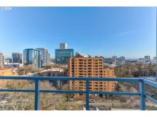 Photo #5: 24548618 Listing