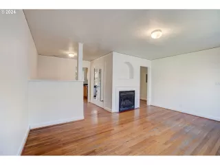 Photo #5: 24549346 Listing 