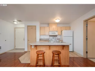 Photo #6: 24549599 Listing