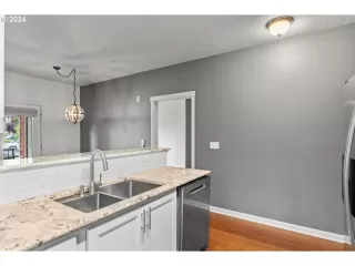 Photo #1: 24549775 Listing 