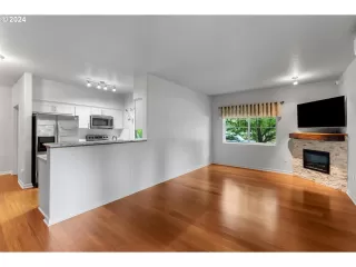 Photo #6: 24549775 Listing 