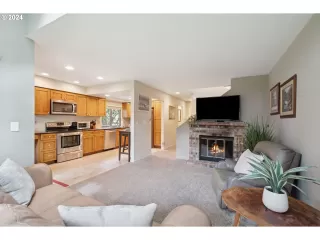 Photo #4: 24549963 Listing