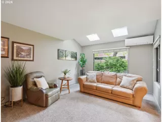 Photo #5: 24549963 Listing