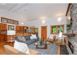 Photo #5: 24550267 Listing