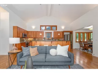 Photo #6: 24550267 Listing