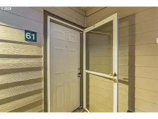 Photo #2: 245507934 Listing