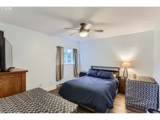 Photo #4: 245507934 Listing