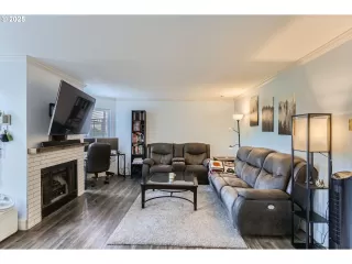 Photo #5: 245507934 Listing