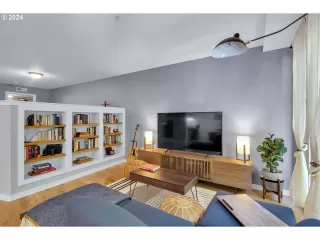 Photo #2: 24551415 Listing